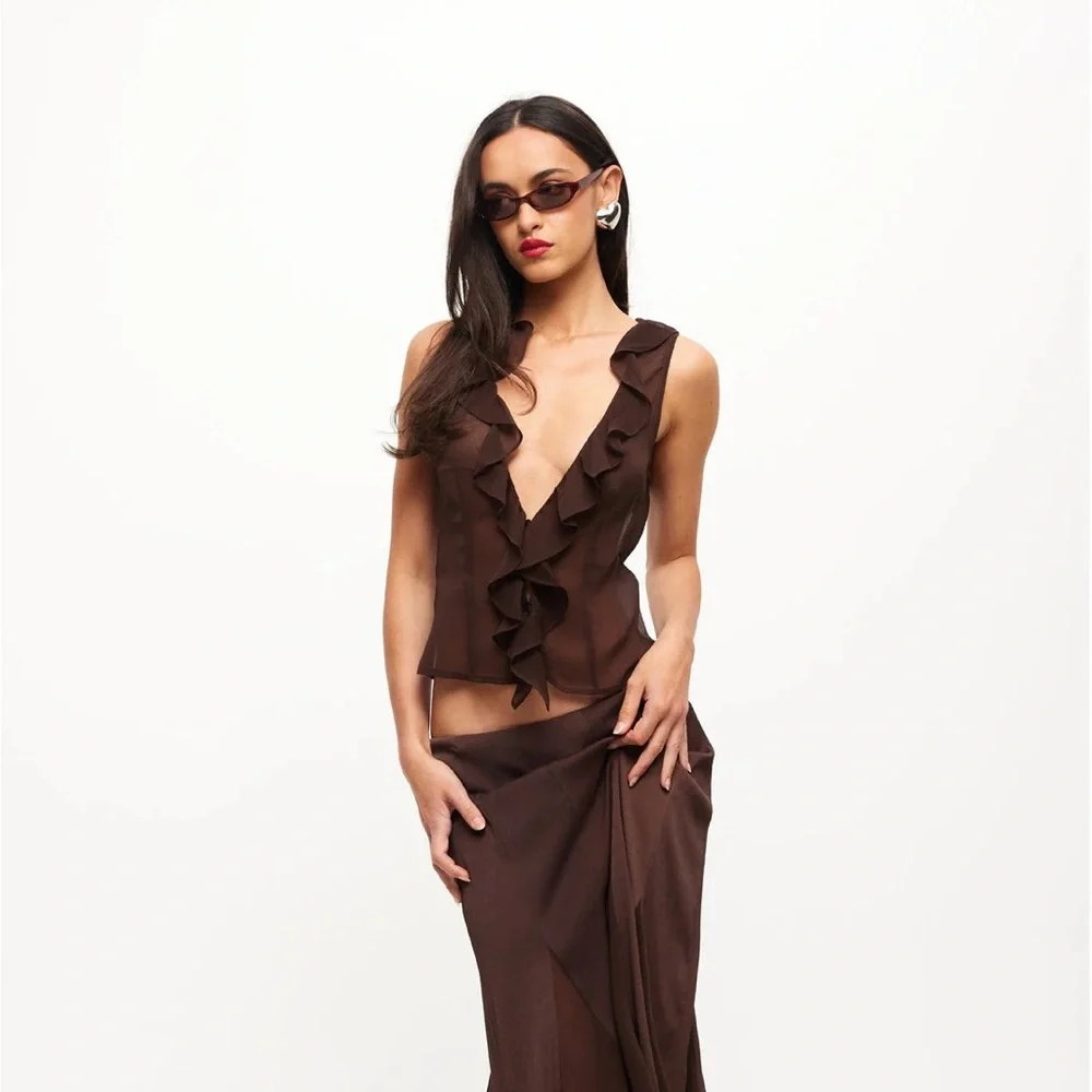 Lioness ROSE RUFFLE TOP | CHOCOLATE C17 - Picture 3 of 8